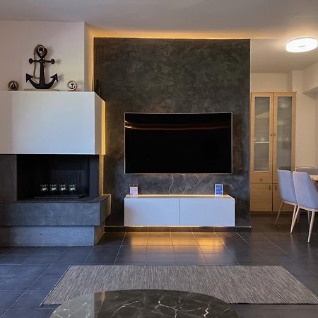 Heaven Luxury Villa Nea Roda Oda fotoğraf