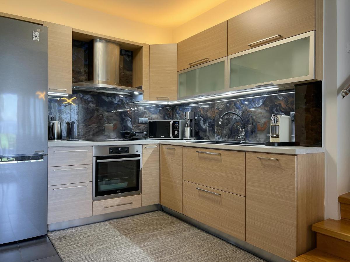 Heaven Luxury Villa Nea Roda Dış mekan fotoğraf