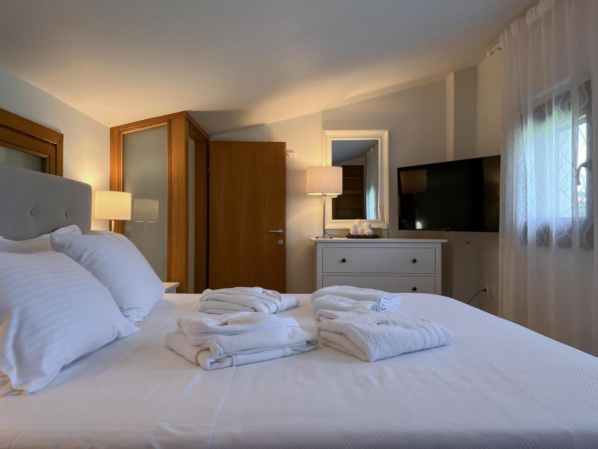 Heaven Luxury Villa Nea Roda Dış mekan fotoğraf