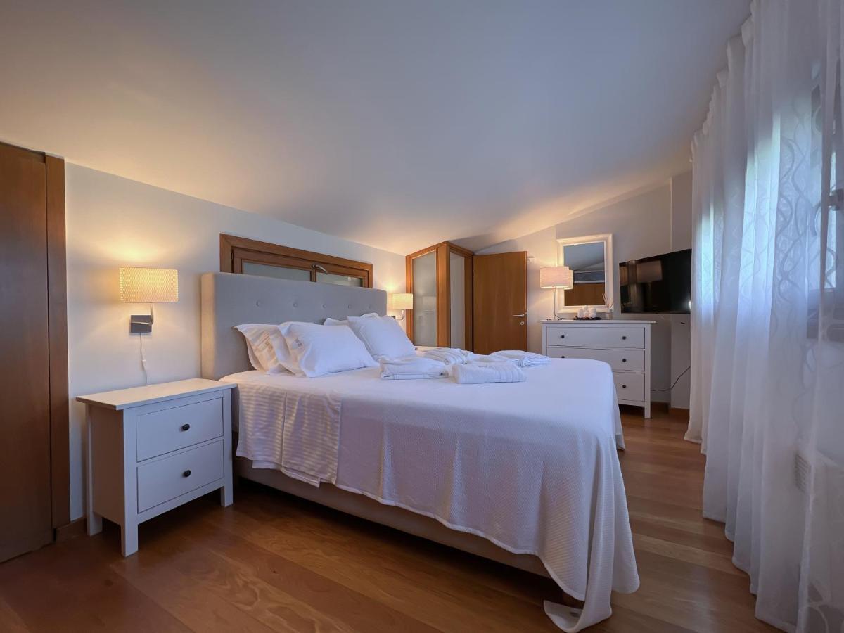 Heaven Luxury Villa Nea Roda Dış mekan fotoğraf