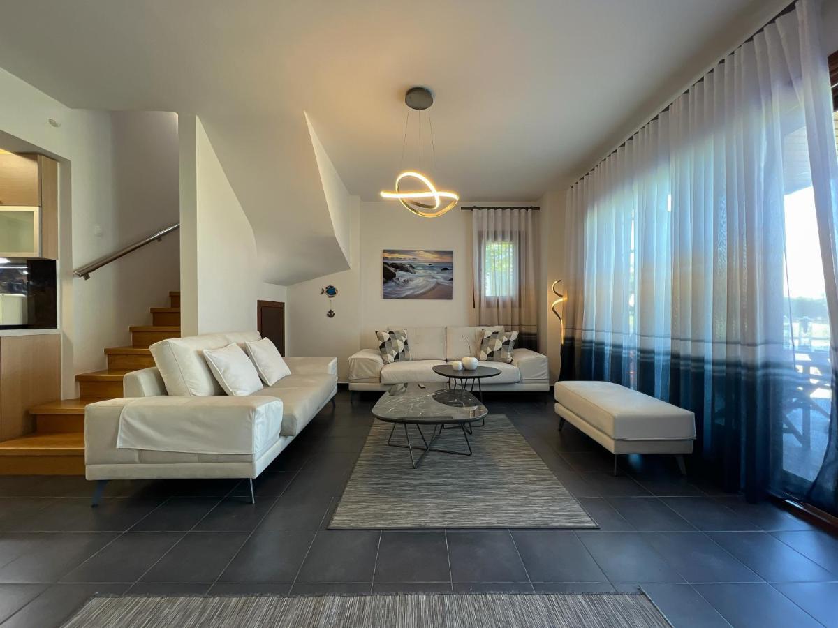 Heaven Luxury Villa Nea Roda Dış mekan fotoğraf